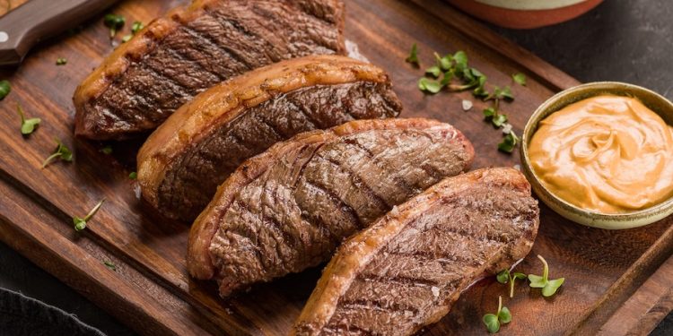 Entre goles y brasas: las carnes de rápida cocción que marcan tendencia para ver el Mundial