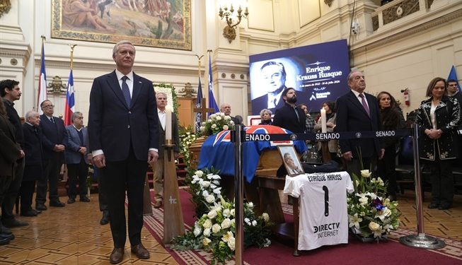 Presidente de la República realizó Guardia de Honor en funerales de Enrique Krauss