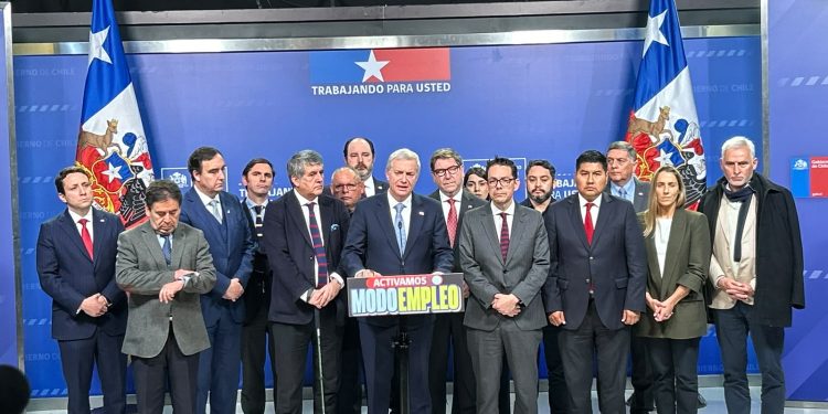 Gobernadores proponen acelerar la inversión regional y reducir la permisología para generar empleos
