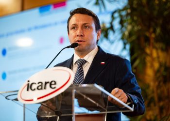 Subsecretario del Trabajo presenta en ICARE la estrategia de reactivación del empleo formal en Chile