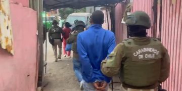 Carabineros detuvo a dos personas por microtráfico de drogas en «toma» La Cantera