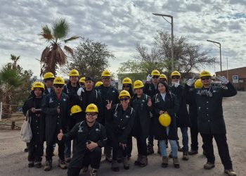 Estudiantes de Huara recorren las instalaciones de faena Nueva Victoria