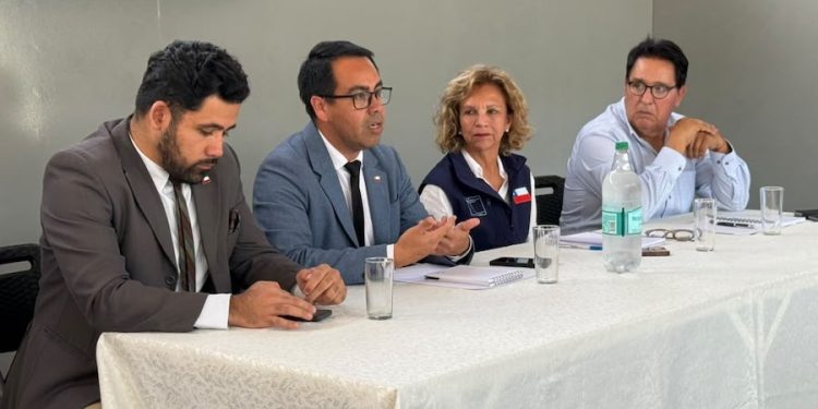 Autoridades abordan seguridad, infraestructura vial e incivilidades en encuentro con dirigentes de la Unión Comunal Siglo 21