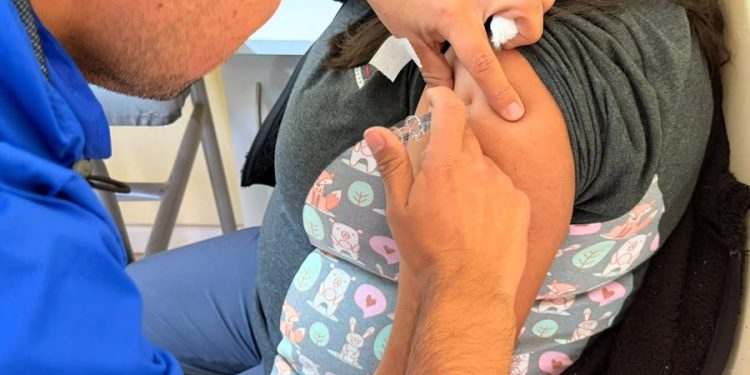 SEREMI de Salud de Tarapacá refuerza llamado a vacunarse tras ampliación de campaña contra la influenza para toda la población