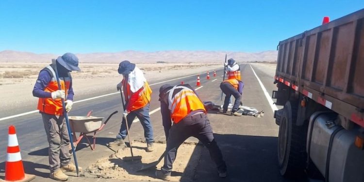 Redoblan trabajos de conservación en la Ruta 15-CH: MOP fortalece la seguridad vial para la Fiesta de San Lorenzo de Tarapacá