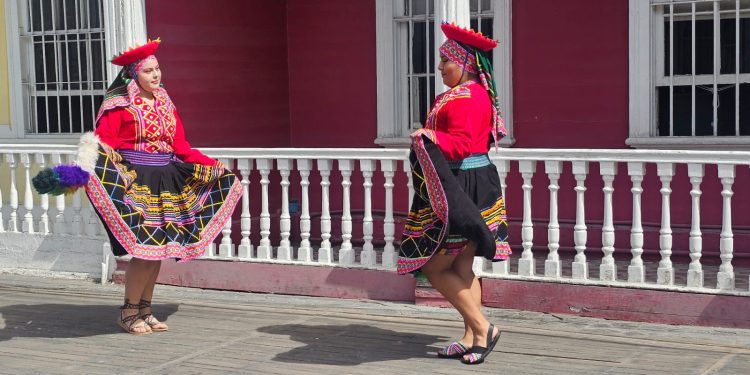 Cuarto encuentro de Danzas Migrantes en el Teatro Municipal de Iquique