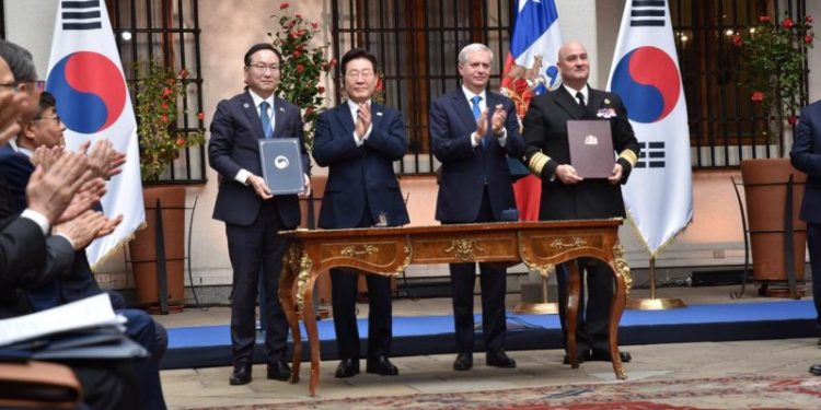 Armada de Chile y Guardia Costera de República de Corea firman acuerdo de cooperación para la seguridad y protección marítima