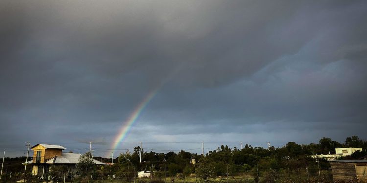 Especialistas de la U. de Chile explican los peligros de la humedad y cómo ventilar y temperar los hogares