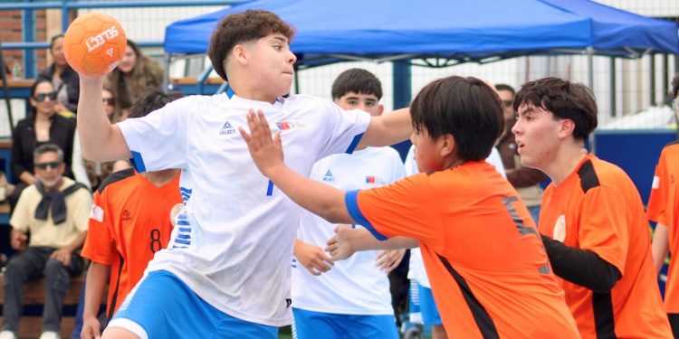 Escuela Patricio Lynch y Colegio Hispano Británico van a la final nacional de balonmano de los JDE 2026
