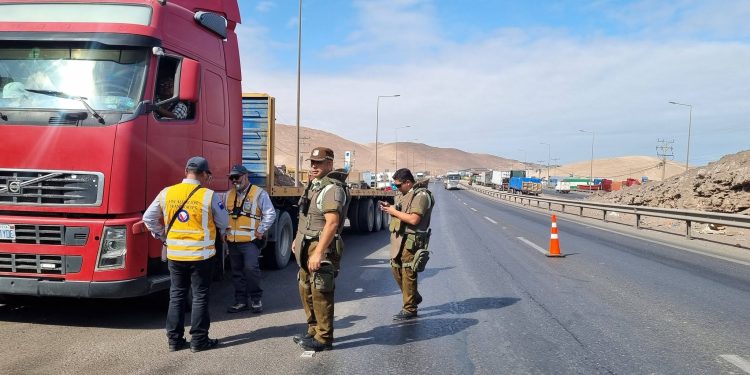 Transporte de carga deberá utilizar rutas alternativas durante los días de mayor flujo a La Tirana
