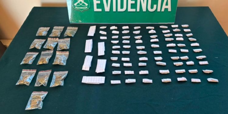 Carabineros incautó marihuana y pasta base durante fiscalización en Alto Hospicio.