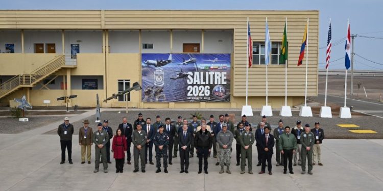 Armada de Chile participa en ejercicio «Salitre 2026» de la Fuerza Aérea