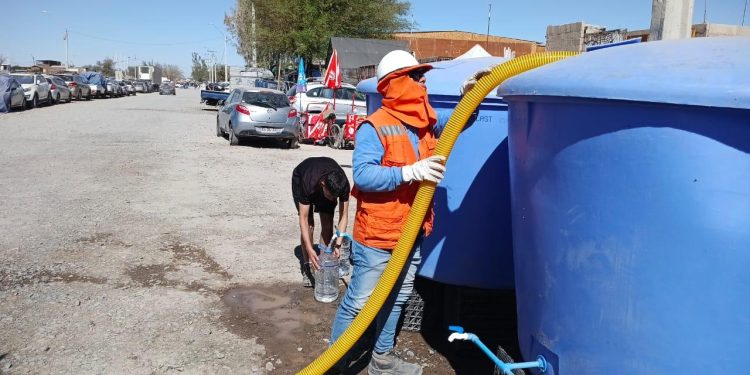 Puntos alternativos de distribución entregaron 355 mil litros de agua potable durante la Fiesta de La Tirana