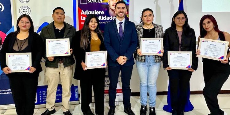 Sence certifica a 54 nuevos operadores de Grúa Horquilla en Arica