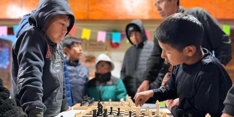 Promueven el buen uso del tiempo libre con jornada recreativa de ajedrez