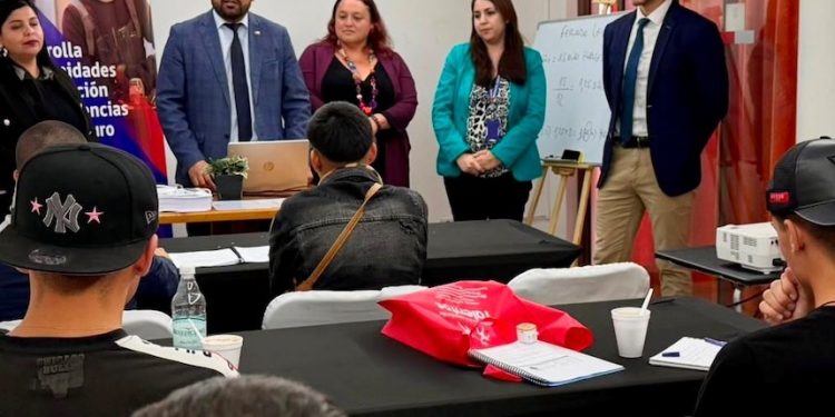Sence Arica entrega capacitación laboral a jóvenes en proceso de reinserción social