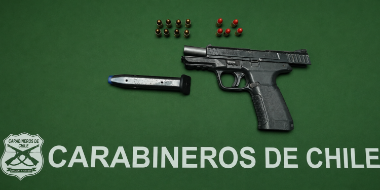 Durante la noche Carabineros detuvo a tres personas por porte de arma de fuego