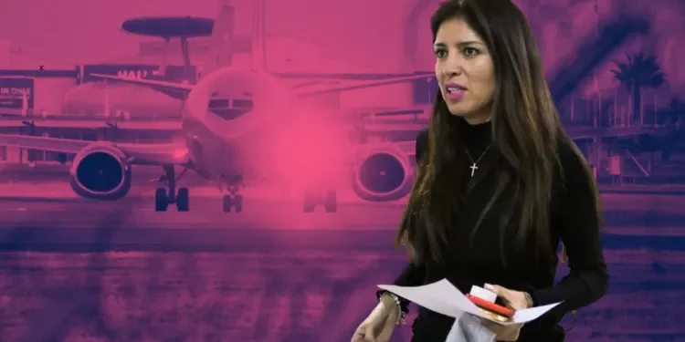 El retorno de Rojo: Exalcaldesa llega a Chile este miércoles escoltada por PDI en un vuelo comercial