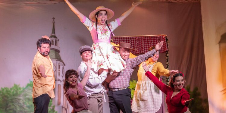“La Pérgola de las Flores” vuelve con una versión renovada y chispeante bajo la dirección de Gustavo Becerra y Germán Silva