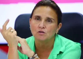 Excandidata presidencial de Perú: «Decisiones políticas han hecho mucho daño a Arica y Tacna»