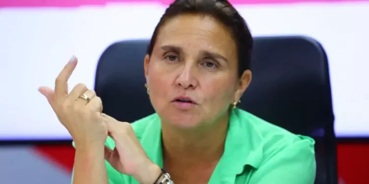 Excandidata presidencial de Perú: «Decisiones políticas han hecho mucho daño a Arica y Tacna»
