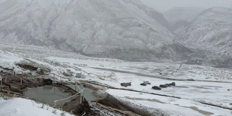 Encuentran con vida a las 3 personas extraviadas cerca de termas de Colina, Cajón del Maipo