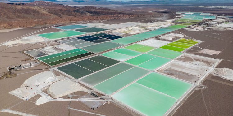 Chile se consolida como tercer productor global de litio en 2025: fue el mayor exportador en carbonato e hidróxido