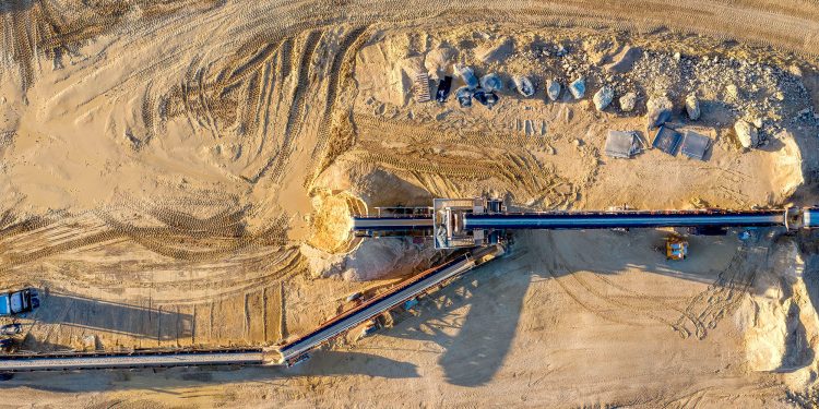 Cinco meses de contracción: Expertos U. de Chile analizan el desafío de volver a crecer