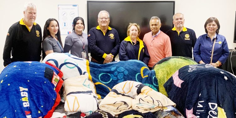 Rotary Club Azapa donó frazadas para una atención más cálida en la urgencia del Hospital de Arica