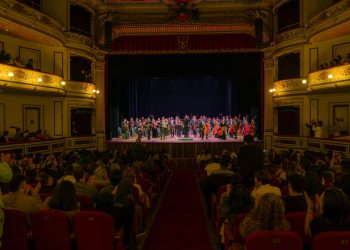 A Teatro lleno la Orquesta Sinfónica de Antofagasta se presentó en el histórico Municipal de Iquique