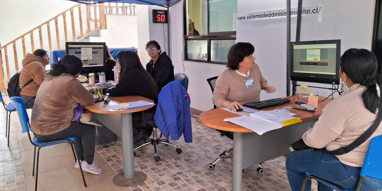 Seremi de Educación de Tarapacá dispuso de facilitadores para apoyar proceso de Admisión Escolar 2027