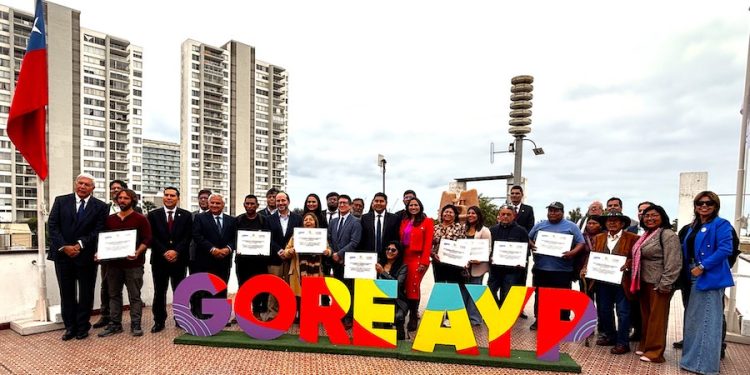 13 productores agrícolas recibieron incentivo para combatir la mosca de la fruta