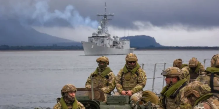 Submarinos, aviación naval, infantes y fuerzas especiales: Chile despliega una Fuerza de Tarea Anfibia en Magallanes