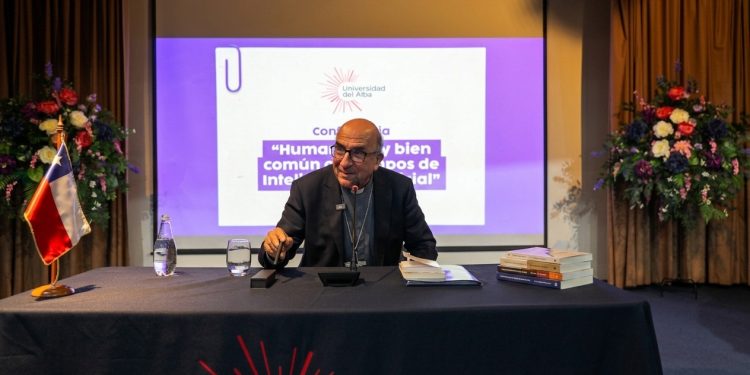 Cardenal Chomalí y la inteligencia artificial: “El gran dilema es si vamos a ser libres o esclavos”