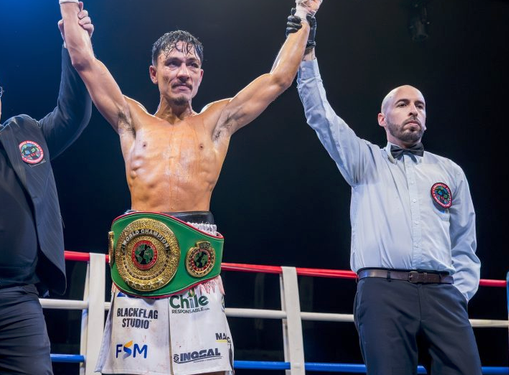 Pato Carrión despachó al “Trencito” Jiménez y mantiene título de campeón mundial súper ligero