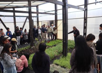 Estudiantes y familias participan en jornada de educación ambiental en Alto Hospicio