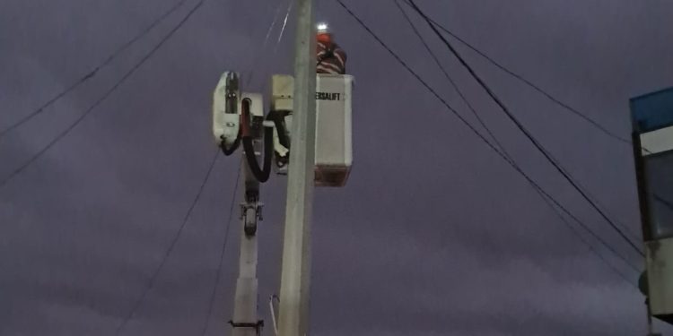 Falla en instalaciones de transmisión provoca interrupciones de suministro eléctrico en Iquique y Alto Hospicio