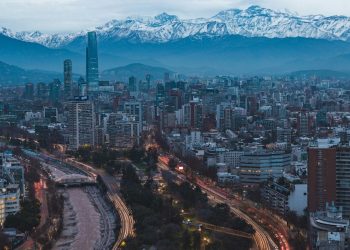 Comprar un departamento en el sector oriente de Santiago exige ingresos de hasta $5,2 millones mensuales