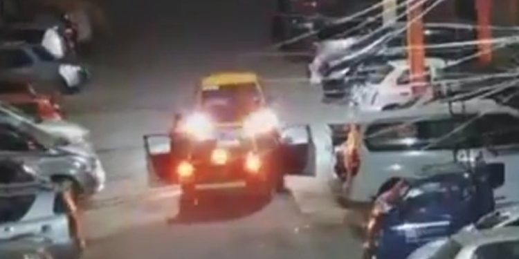 Carabineros recuperó taxi robado y detuvo a tres involucrados
