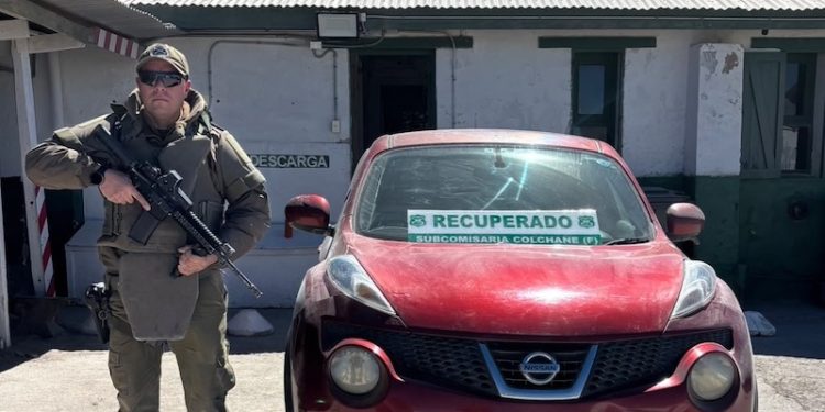 Carabineros recuperó en Colchane vehículo robado en Iquique