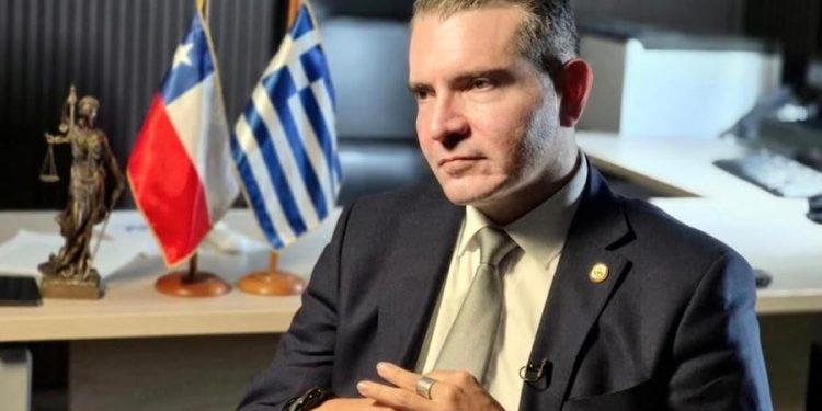 Fiscal Juan Castro Bekios advierte evolución del crimen organizado y los riesgos que representa para municipalidades