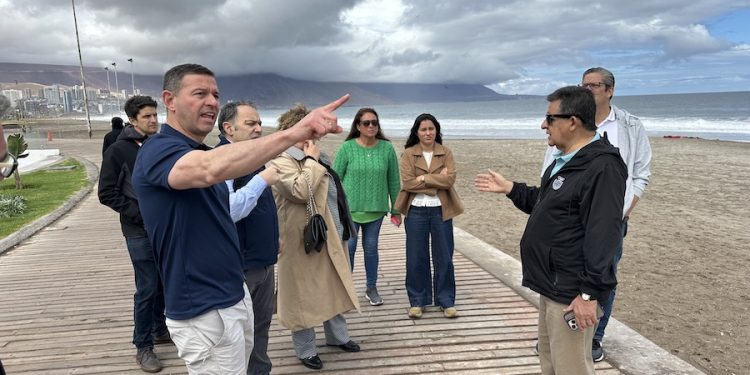 Con miras a 2027: Autoridades recorren Playa Cavancha y Playa Brava, los escenarios que albergarán a Sudamérica