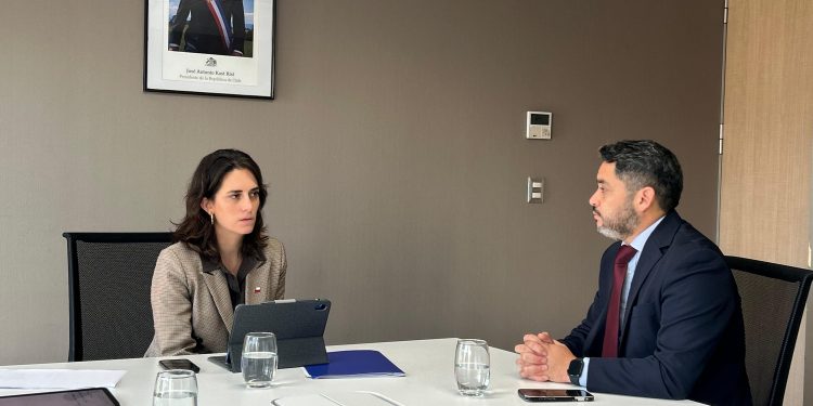 Gobernador Carvajal pide nuevos criterios para que obras públicas estén mejor preparadas ante lluvias y eventos extremos
