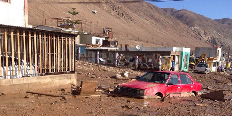 Tras el aluvión en Tocopilla: ¿Cómo pueden afectar las aguas contaminadas y la humedad a la salud?