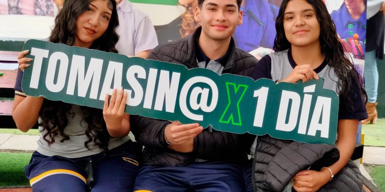 Estudiantes de colegios de Iquique y Alto Hospicio experimentaron ser Tomasinos por 1 día