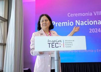 Último llamado: Mujeres de Antofagasta vinculadas a áreas STEM aún pueden postular al Premio InspiraTEC 2026