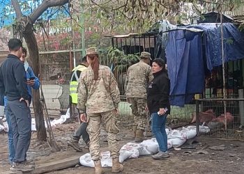 Apoyo a familias afectadas por sistema frontal en sector Las Cabras de Iquique