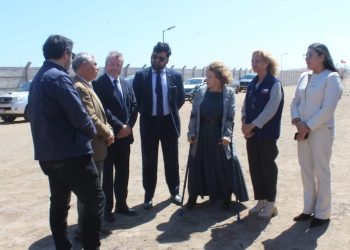 Ministra Parot entrega terrenos al SERVIU para construir 600 viviendas y anuncia uso de terreno fiscal para aparcadero en Alto Hospicio