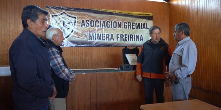 SONAMI entrega equipos Starlink a asociaciones mineras