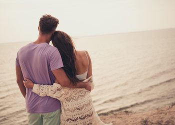 ¿Amor, trabajo o futuro? Más de 40 mil conversaciones revelan qué consultan los chilenos
